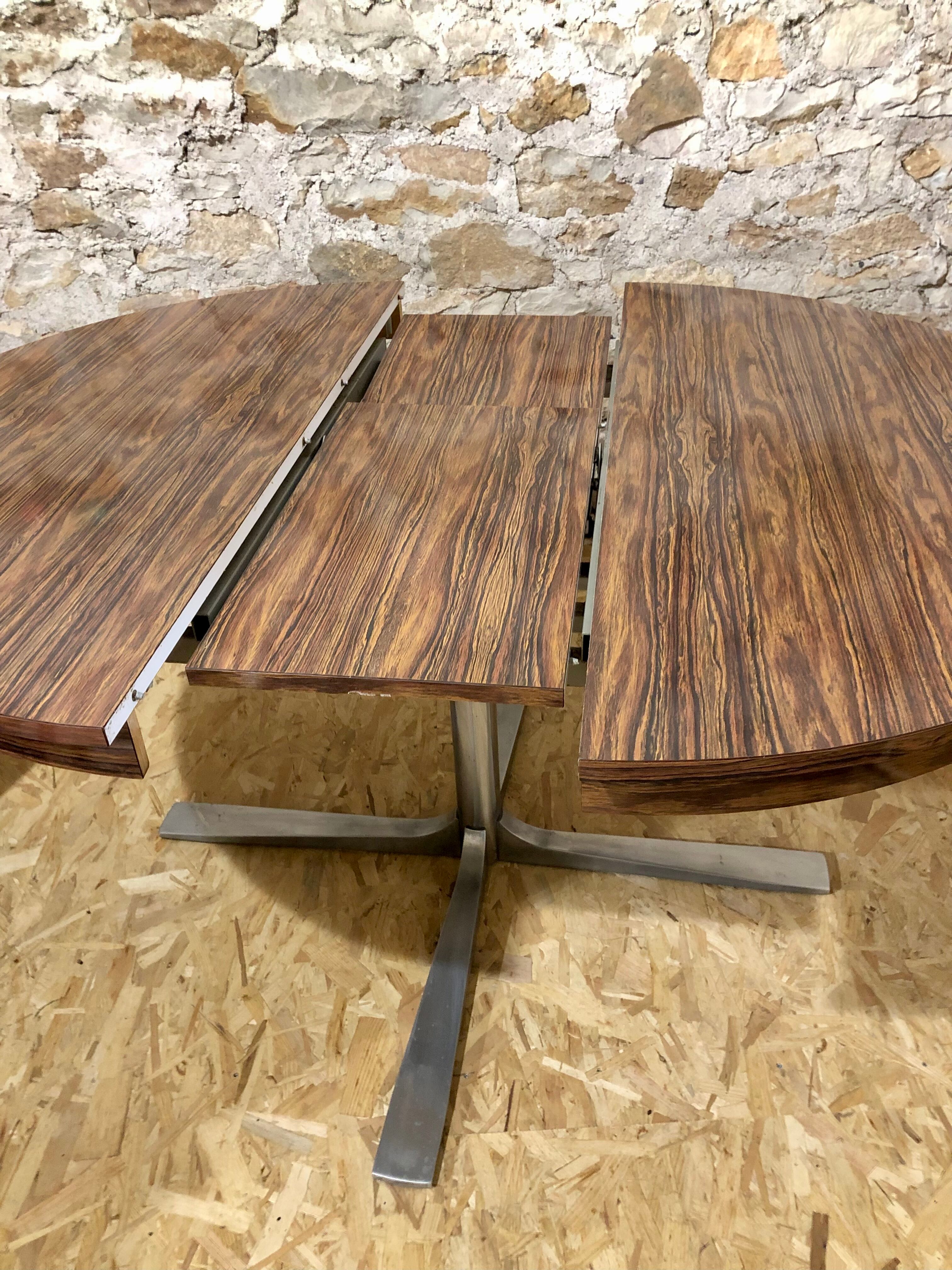 Formica round table