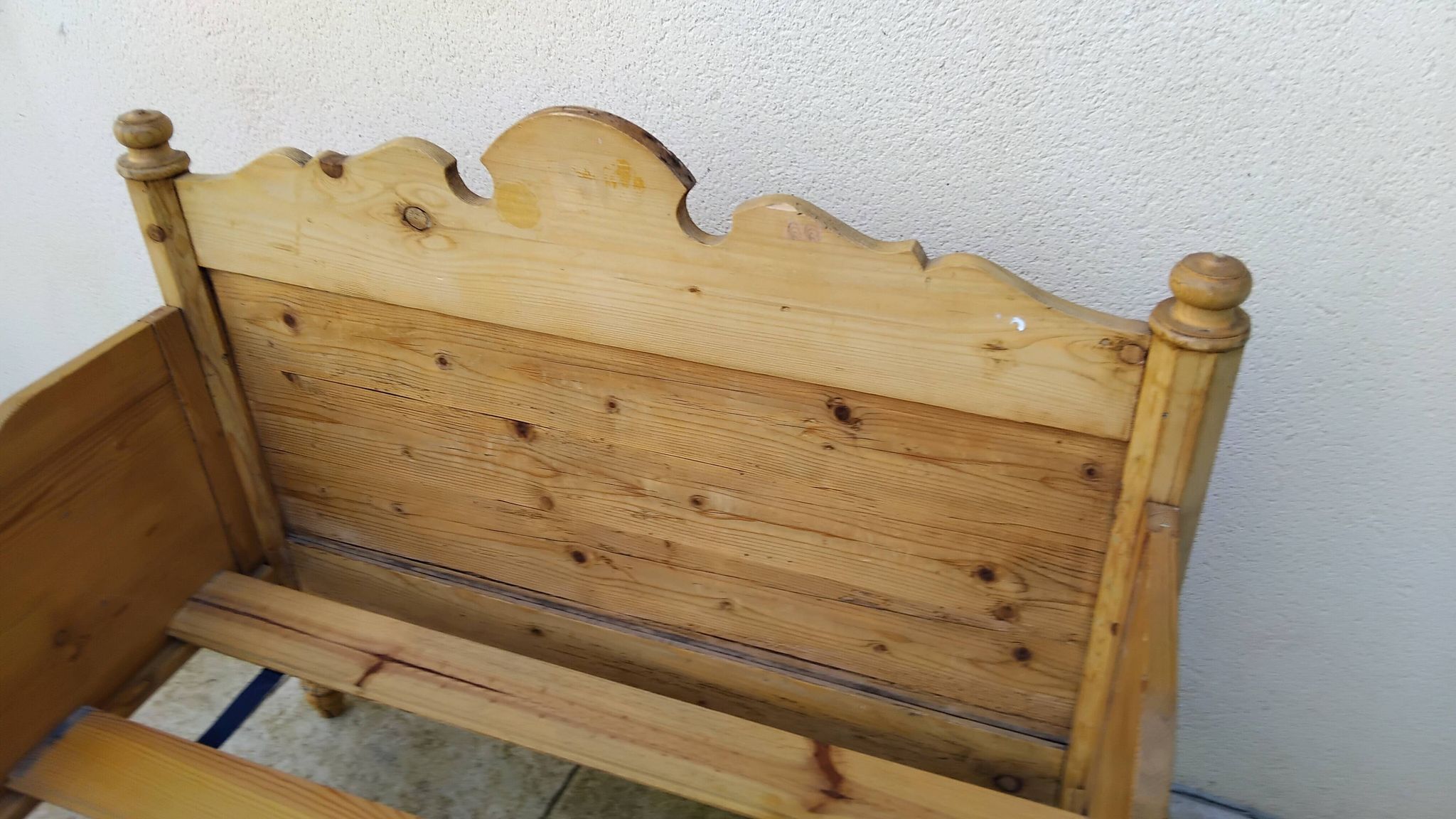 Vintage pine bed chalet style Savoie for one person