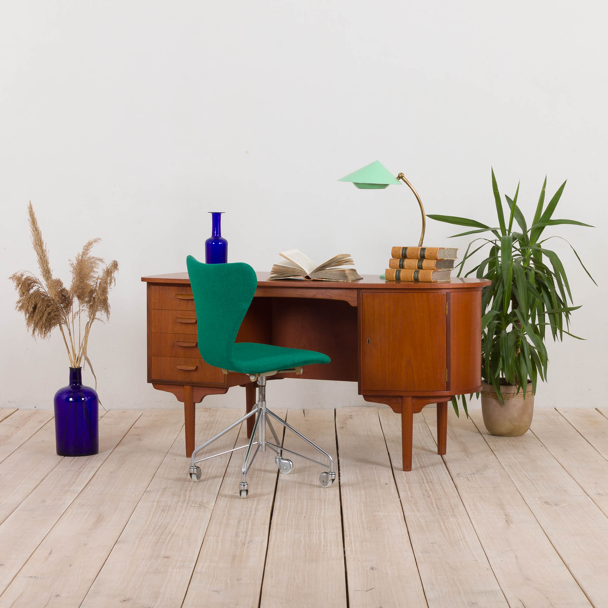 Mid Century free standing bullet shape executive teak desk by H.P. Hansen, Denmark, 1960s