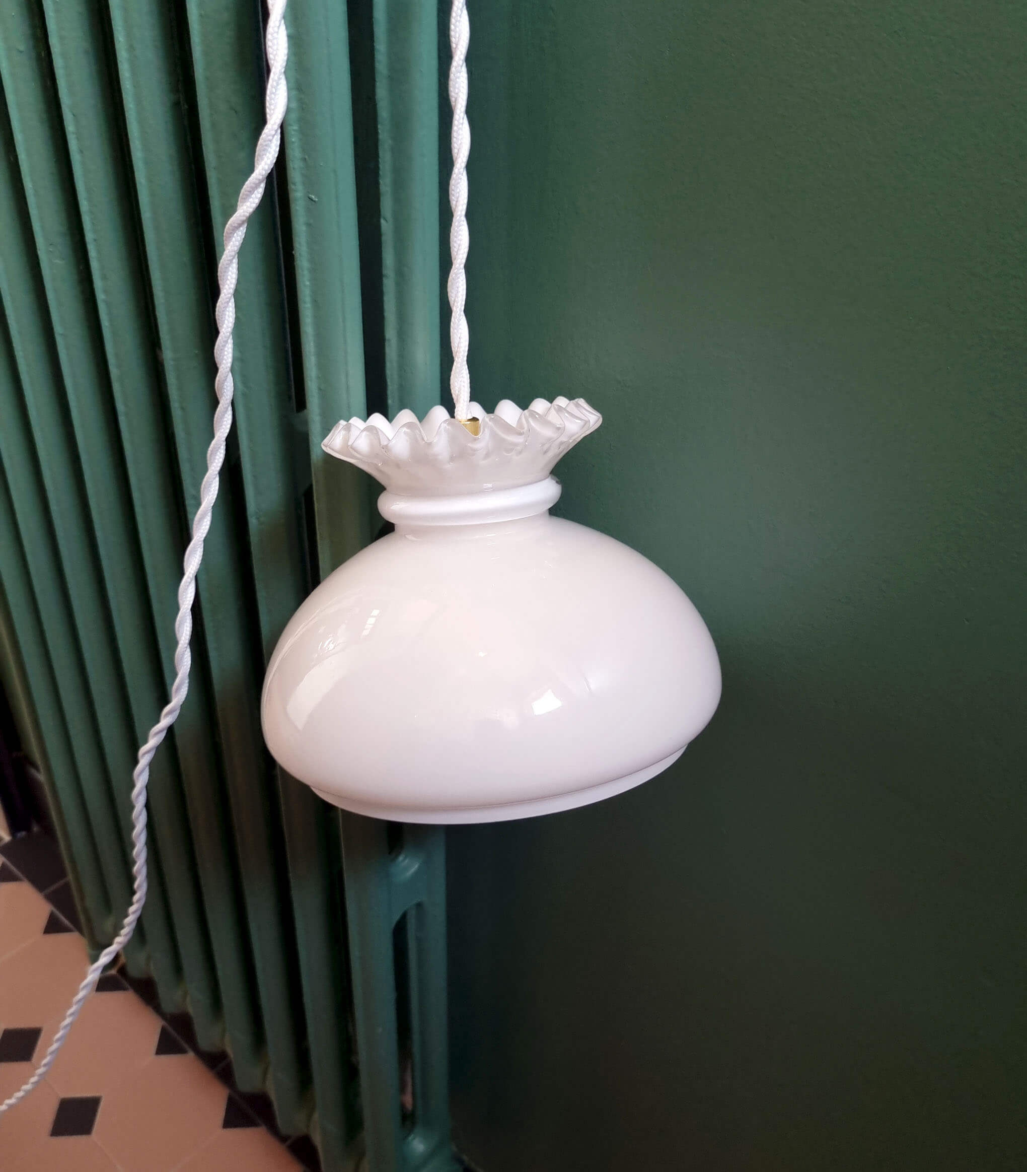 Opaline walking lamp