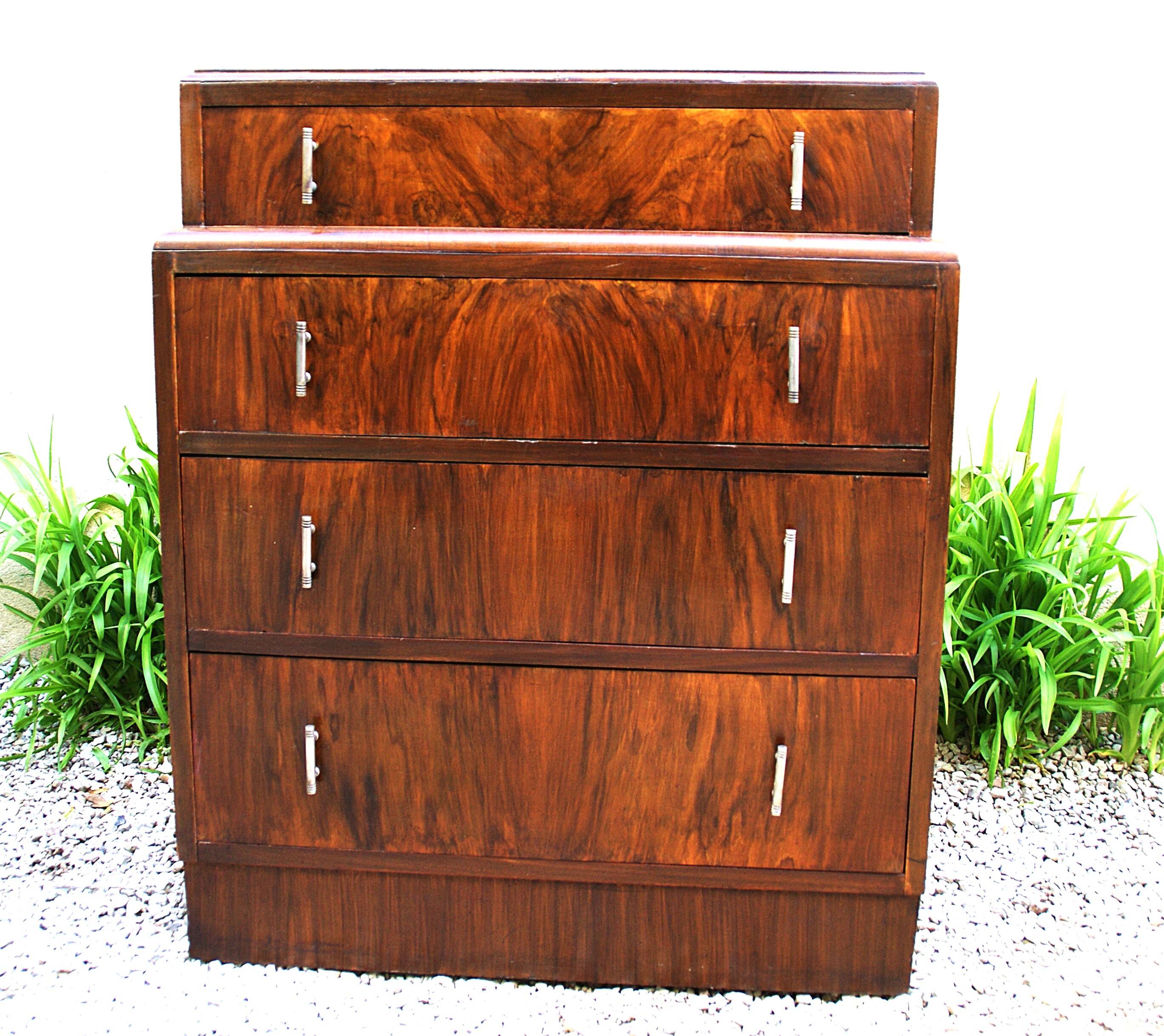Pretty little Art Deco chest of drawers from the 1930s in walnut.