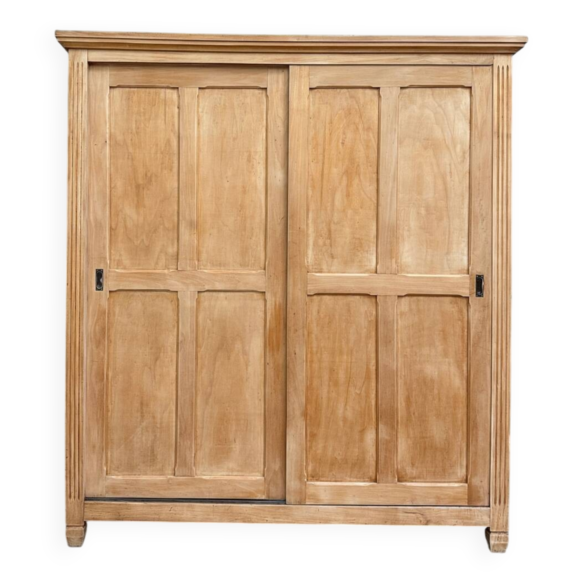 Large sliding door wardrobe (renovated)