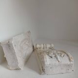 Set of 2 decorative plaster ornaments