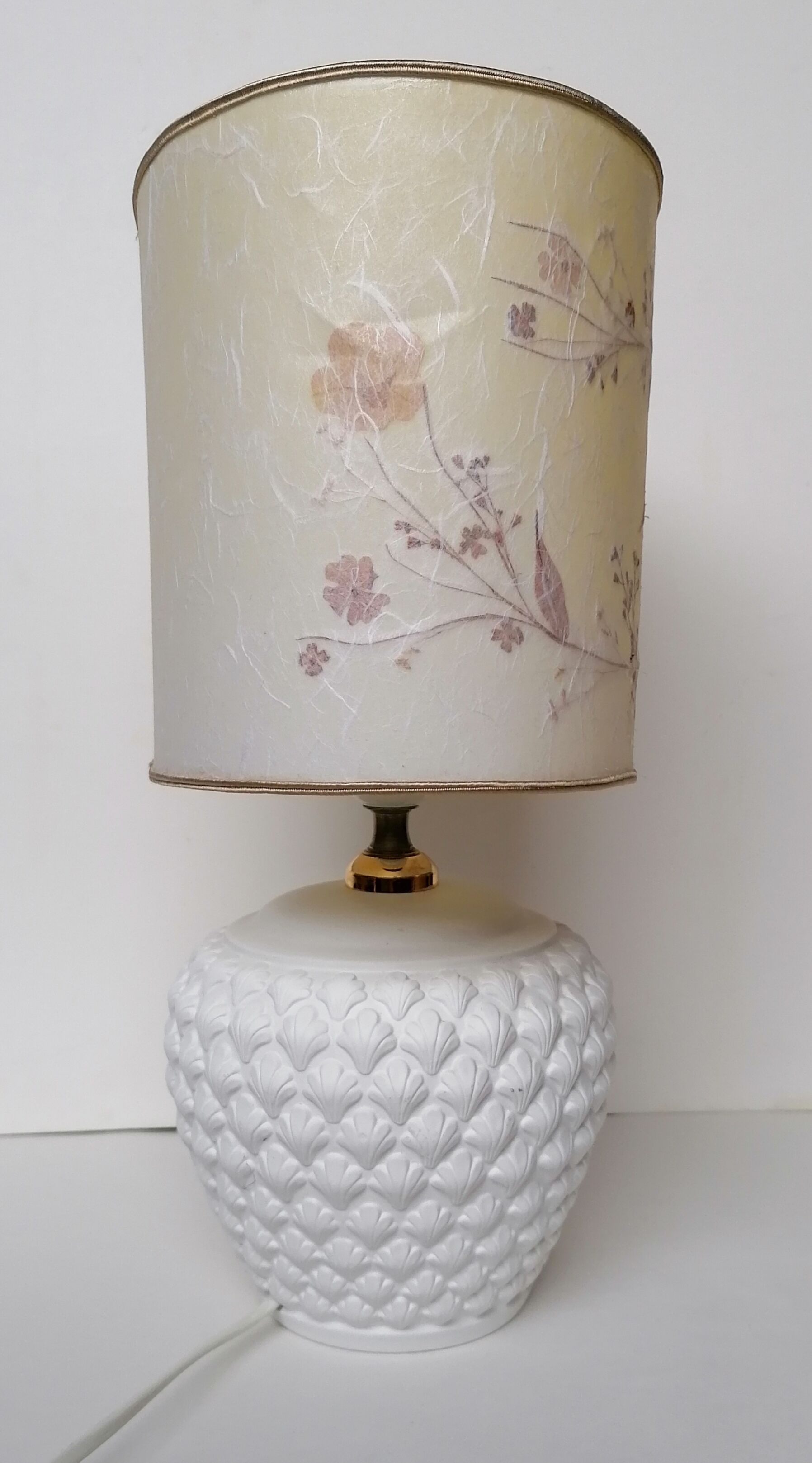 Lamp lampshade dried flowers foot white ceramic