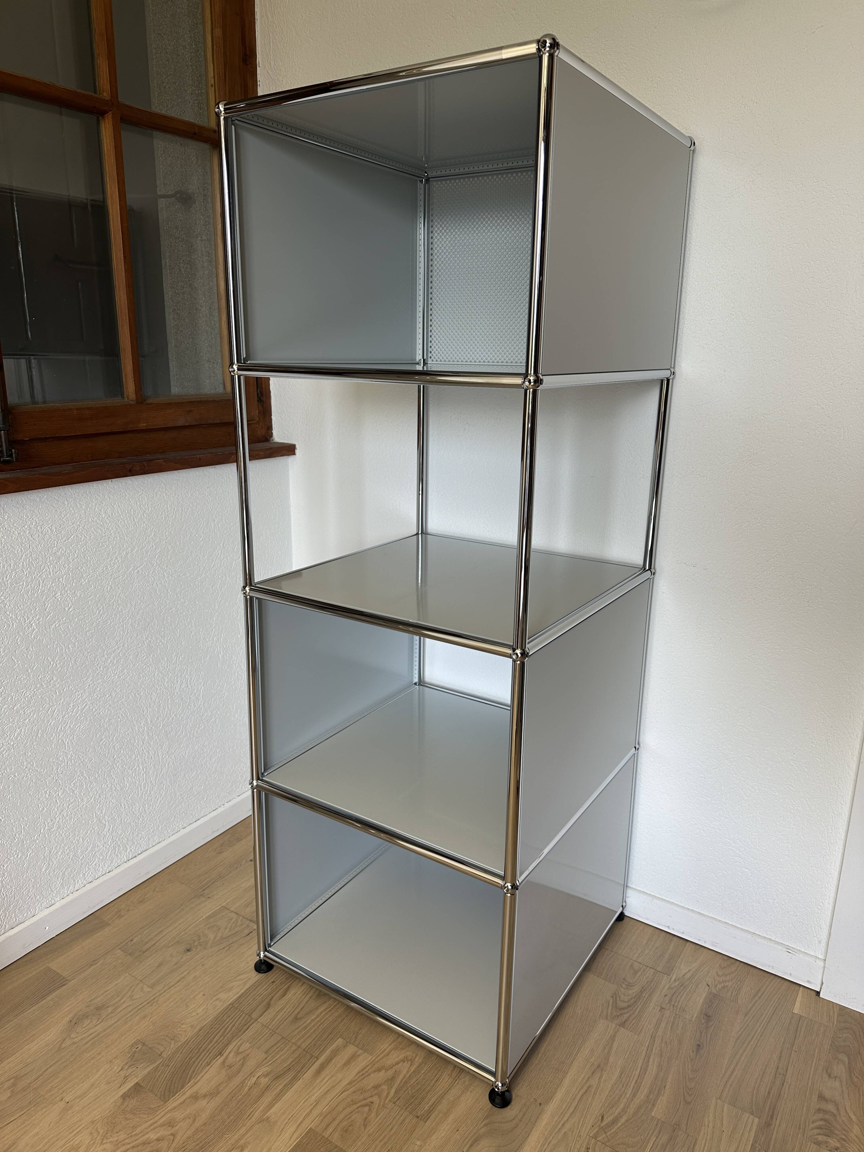 USM Haller shelf in light grey
