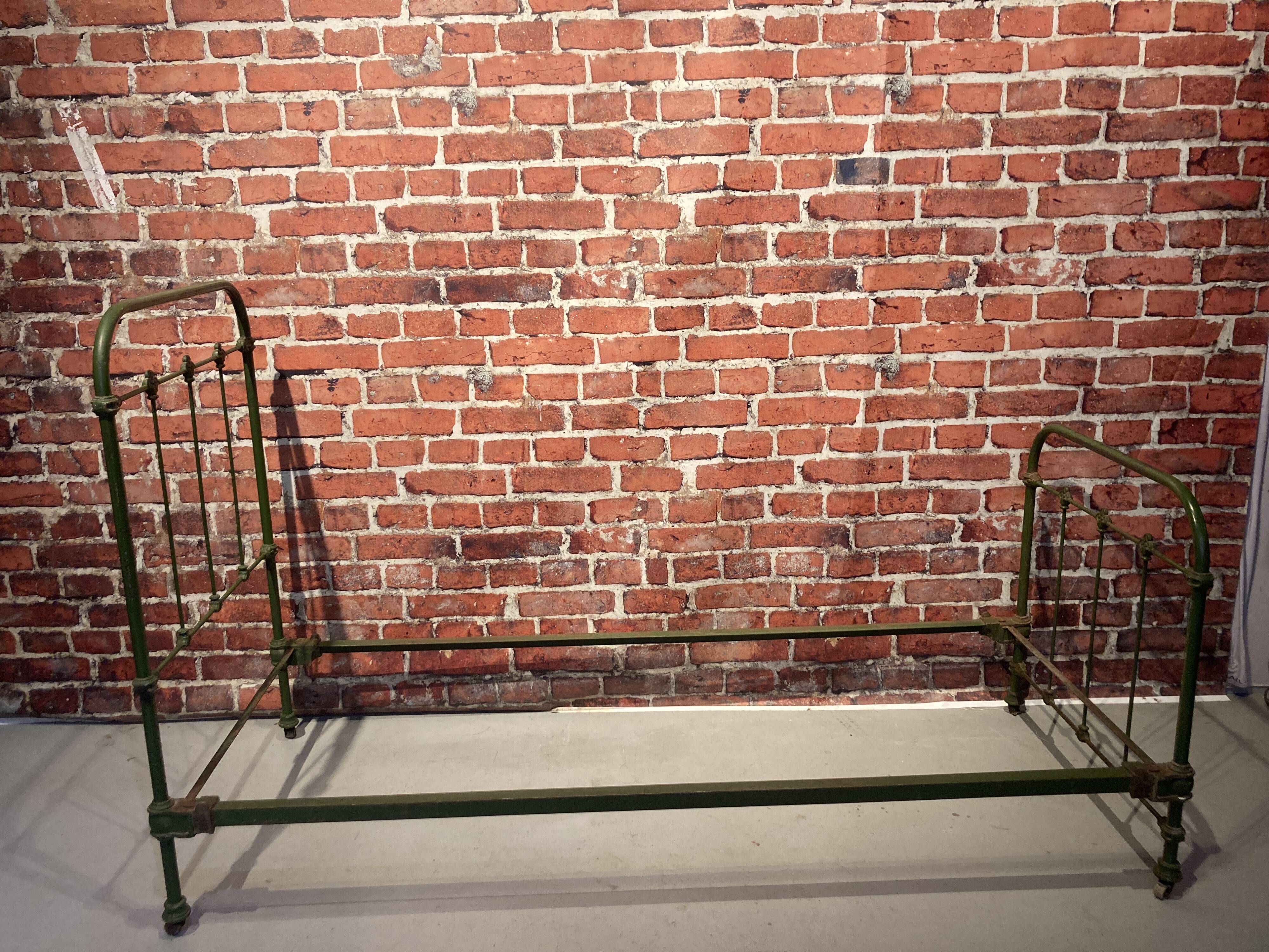 Green metal bed, 1 place