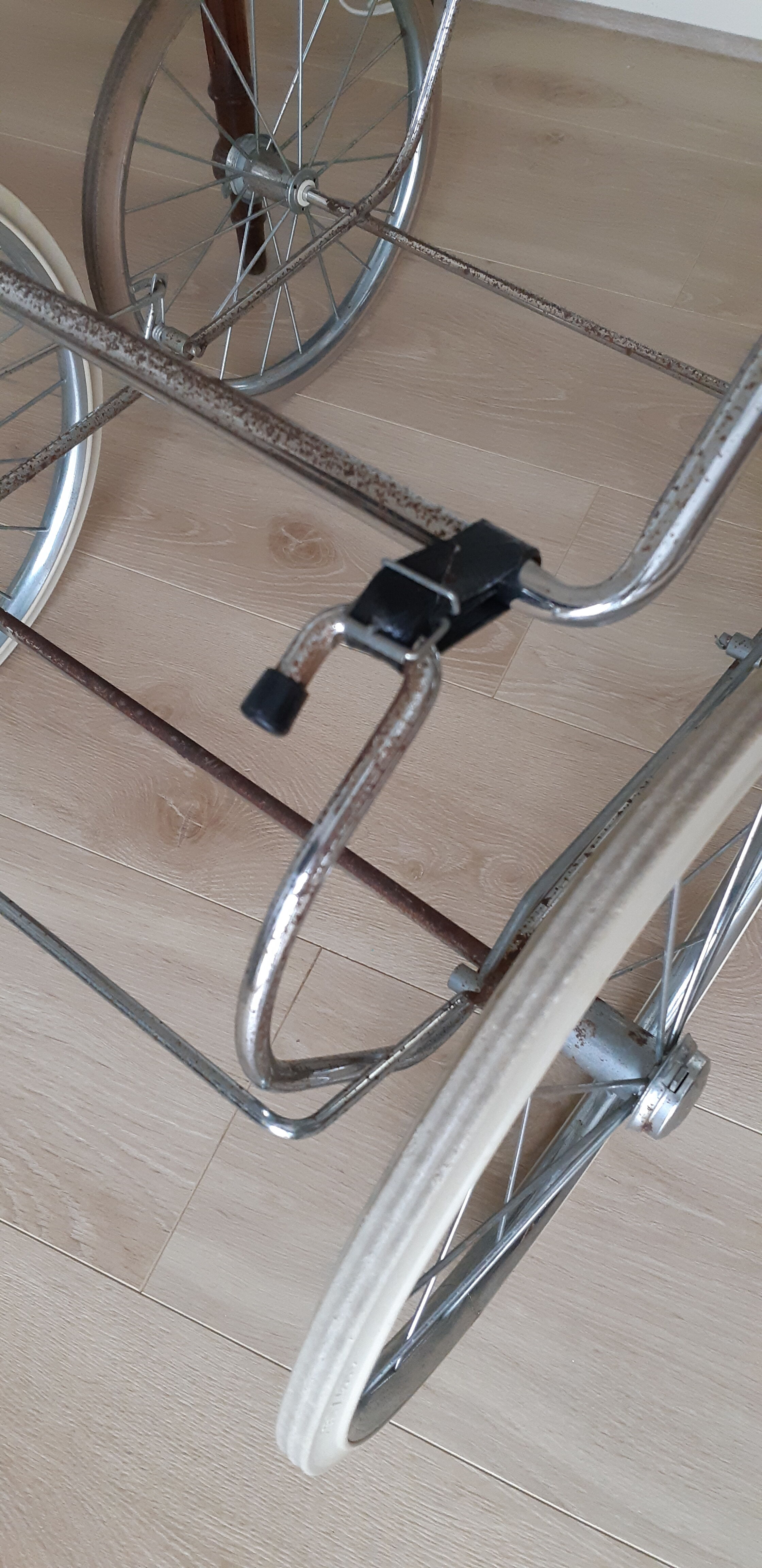 English style Silver Cross pram