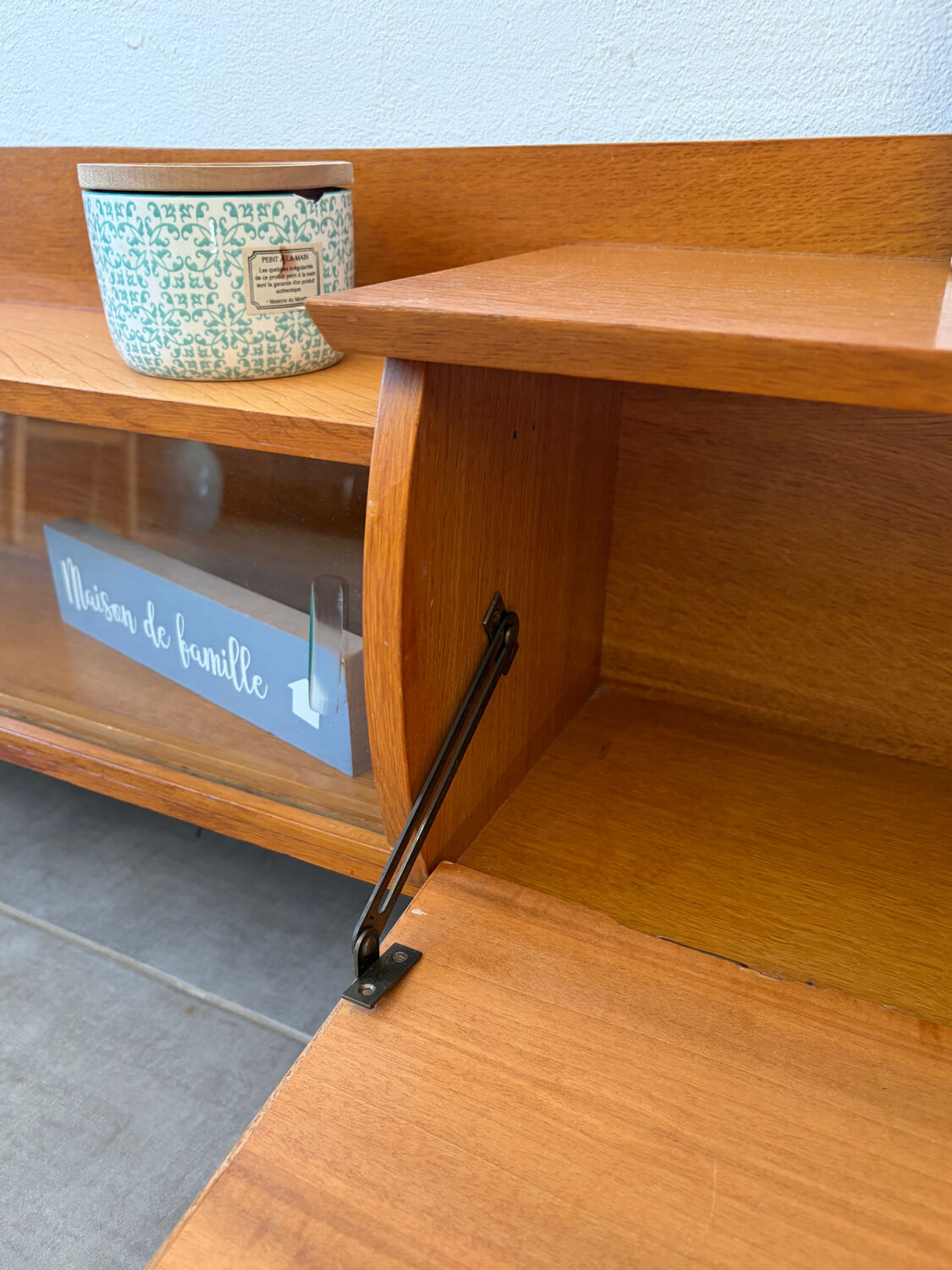 Shallow low vintage enfilade