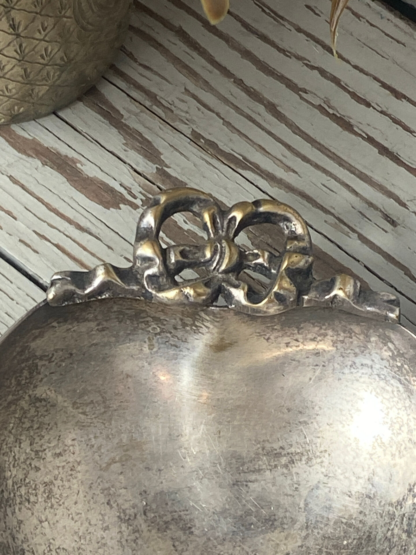 Heart and bow metal silver-plated catchall tray