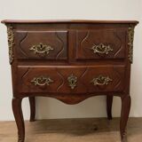 Chest of drawers with curved facade of the nineteenth century