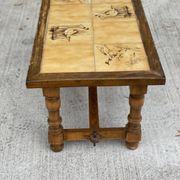 Table basse vintage 70s bois et carreaux céramique motifs oiseaux nature