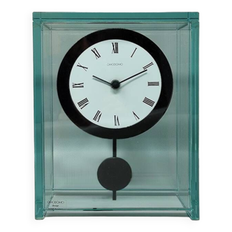 Étonnante horloge à pendule des années 1970 par Omodomo en cristal. Fabriqué en Italie