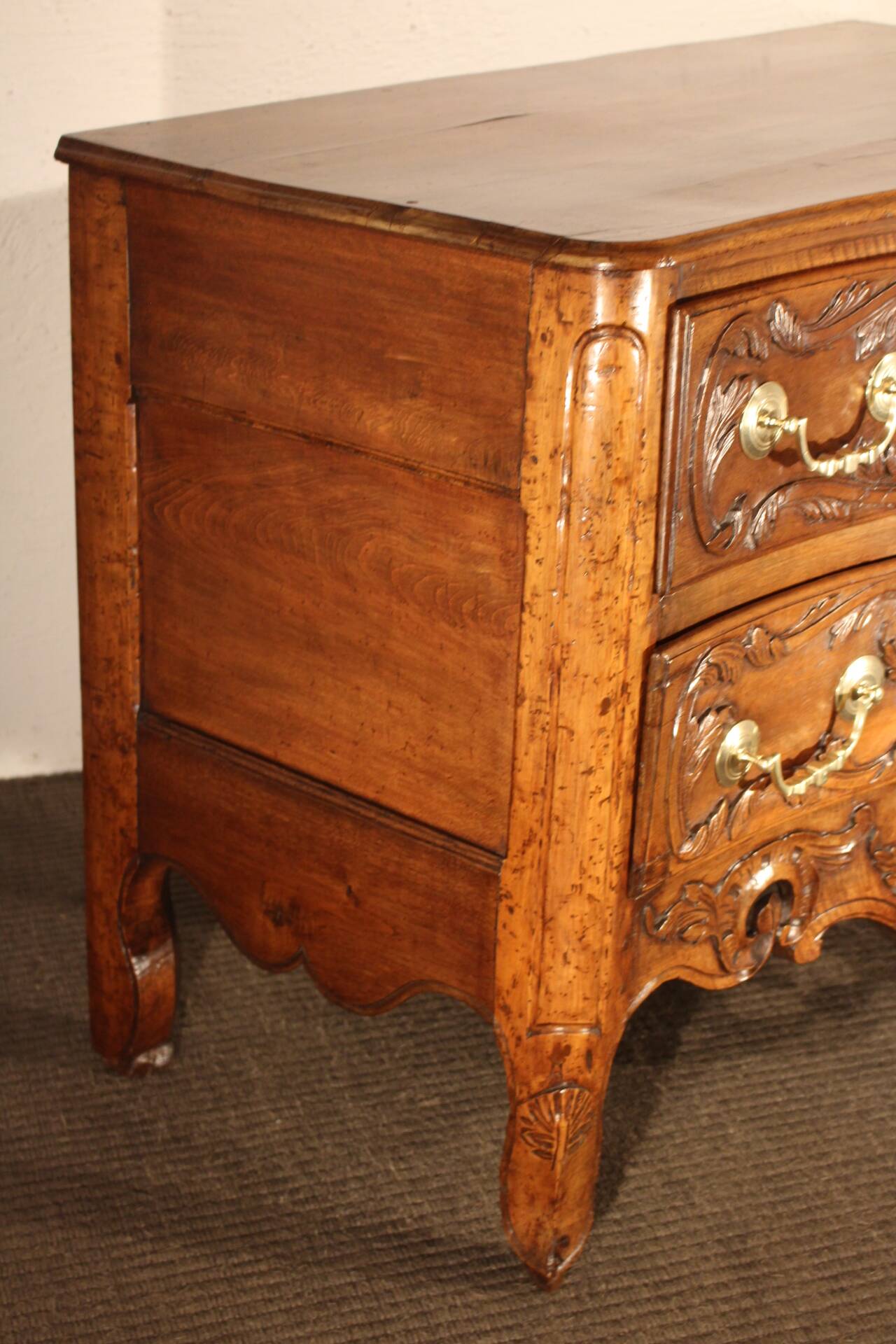 18th century Arlesian chest of drawers