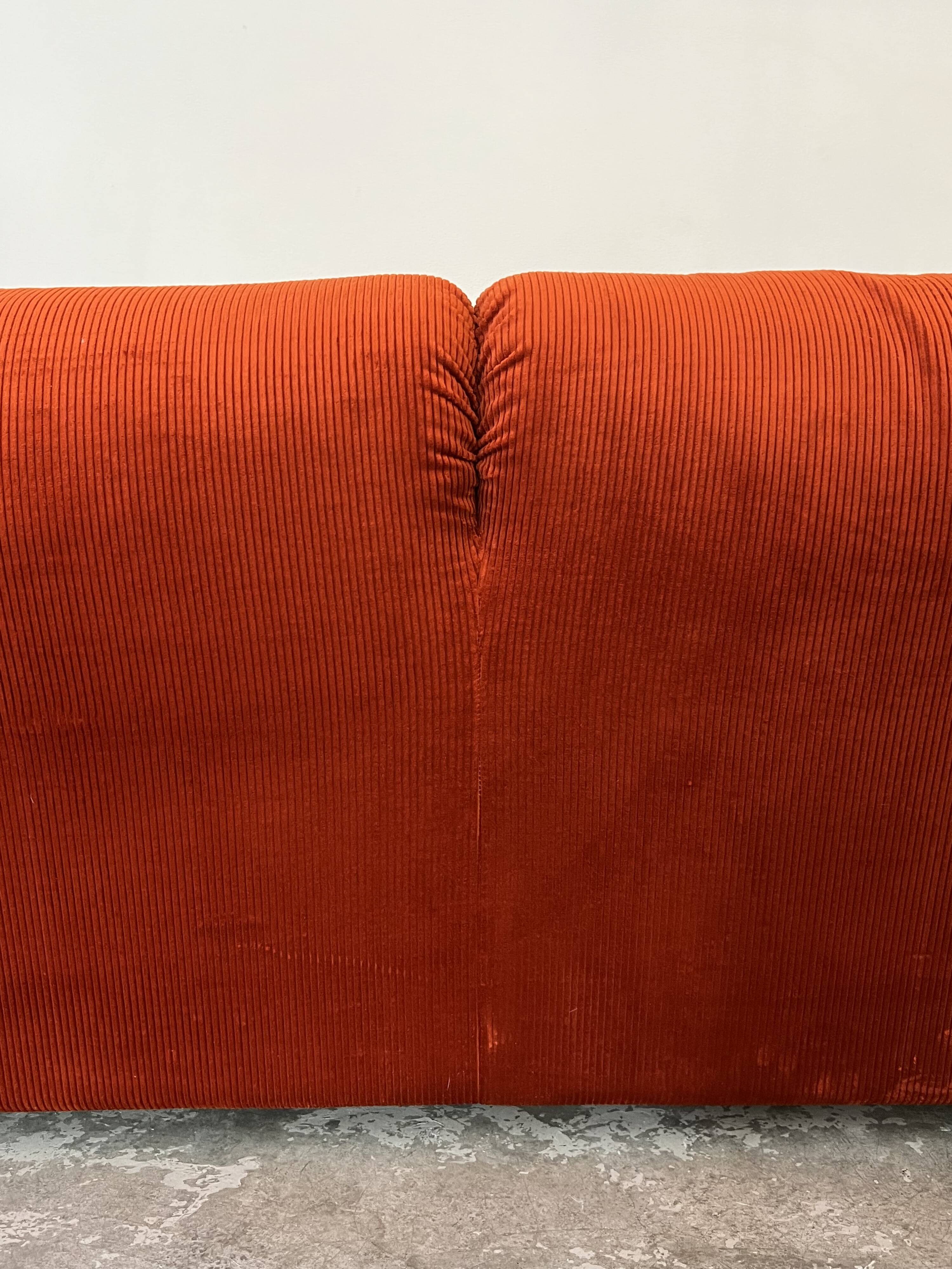 Maralunga 2-seater sofa by Vico Magistretti for Cassina Italy 1973
