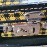 Valise ancienne en carton jaune et noire vintage