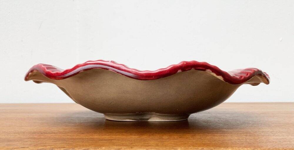Large East German pottery bowl from the mid-century GDR by Strehla Keramik, 1960s.