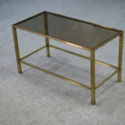 Table basse en laiton et verre fumé 1950’s