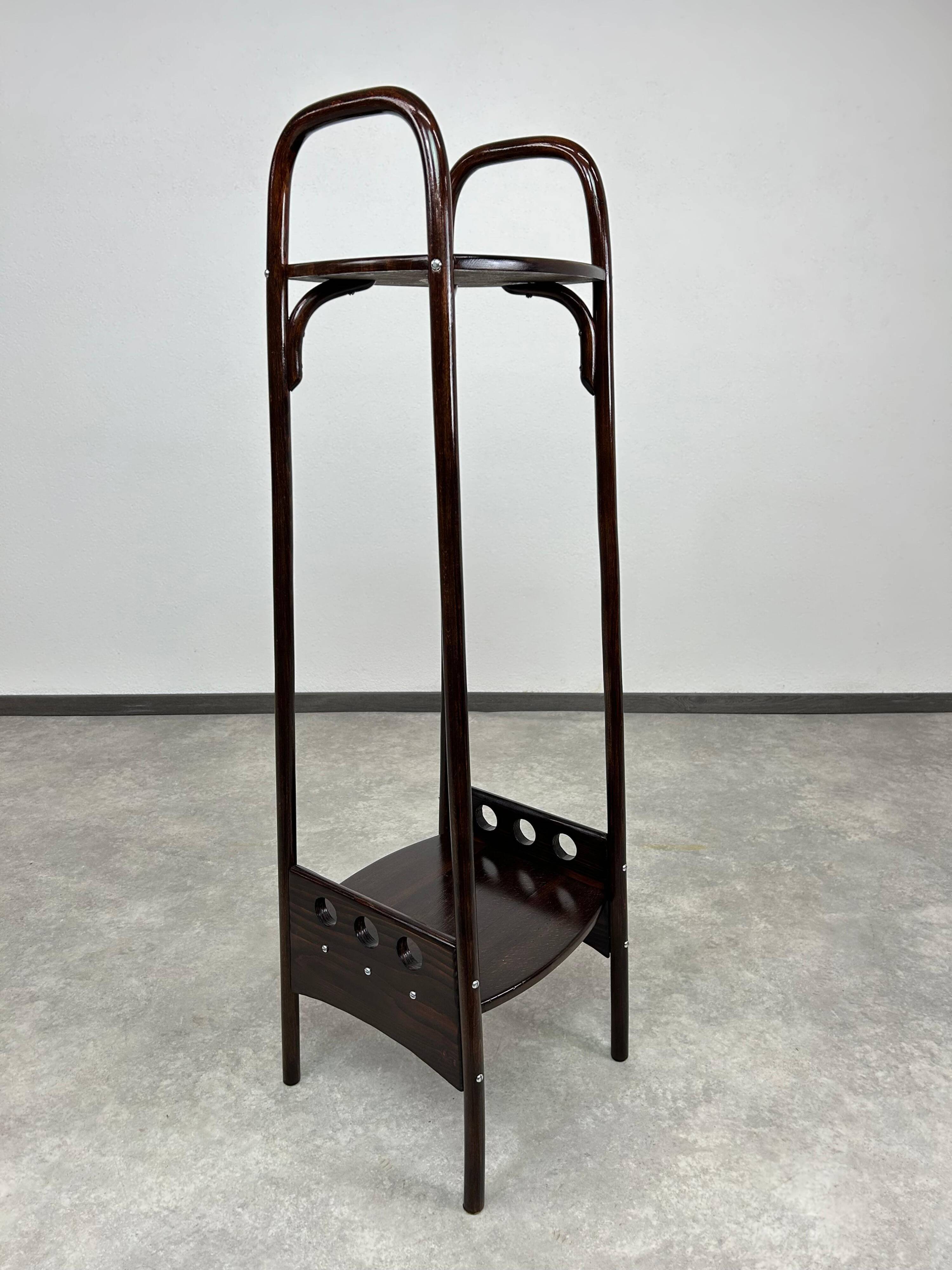Curved wooden plant stand no. 9521 by Josef Hoffmann for Thonet