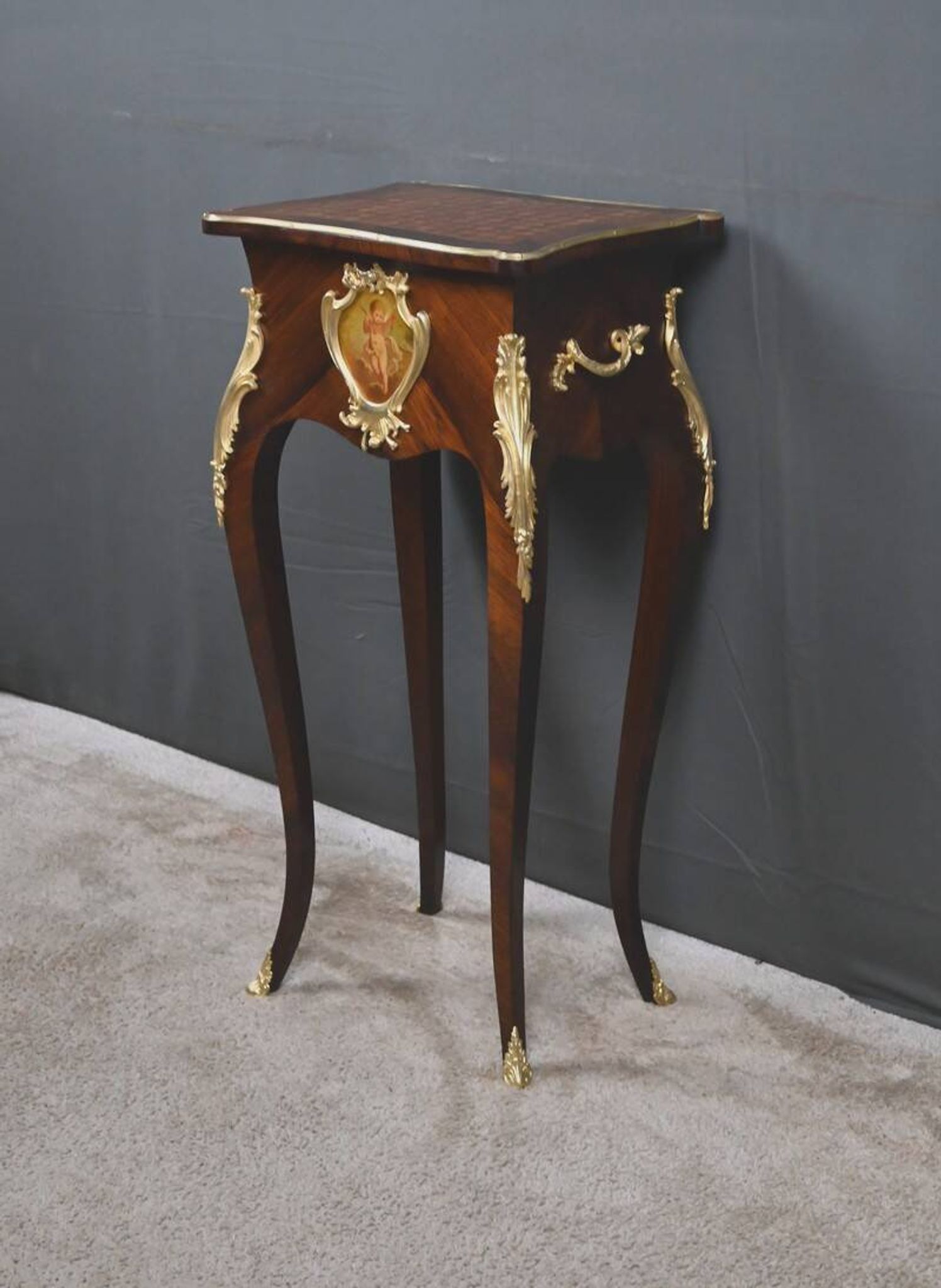 Table de salon, travailleuse en marqueterie, style Louis XV – fin XIXe
