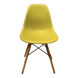 DSW chair by Charles & Ray Eames
