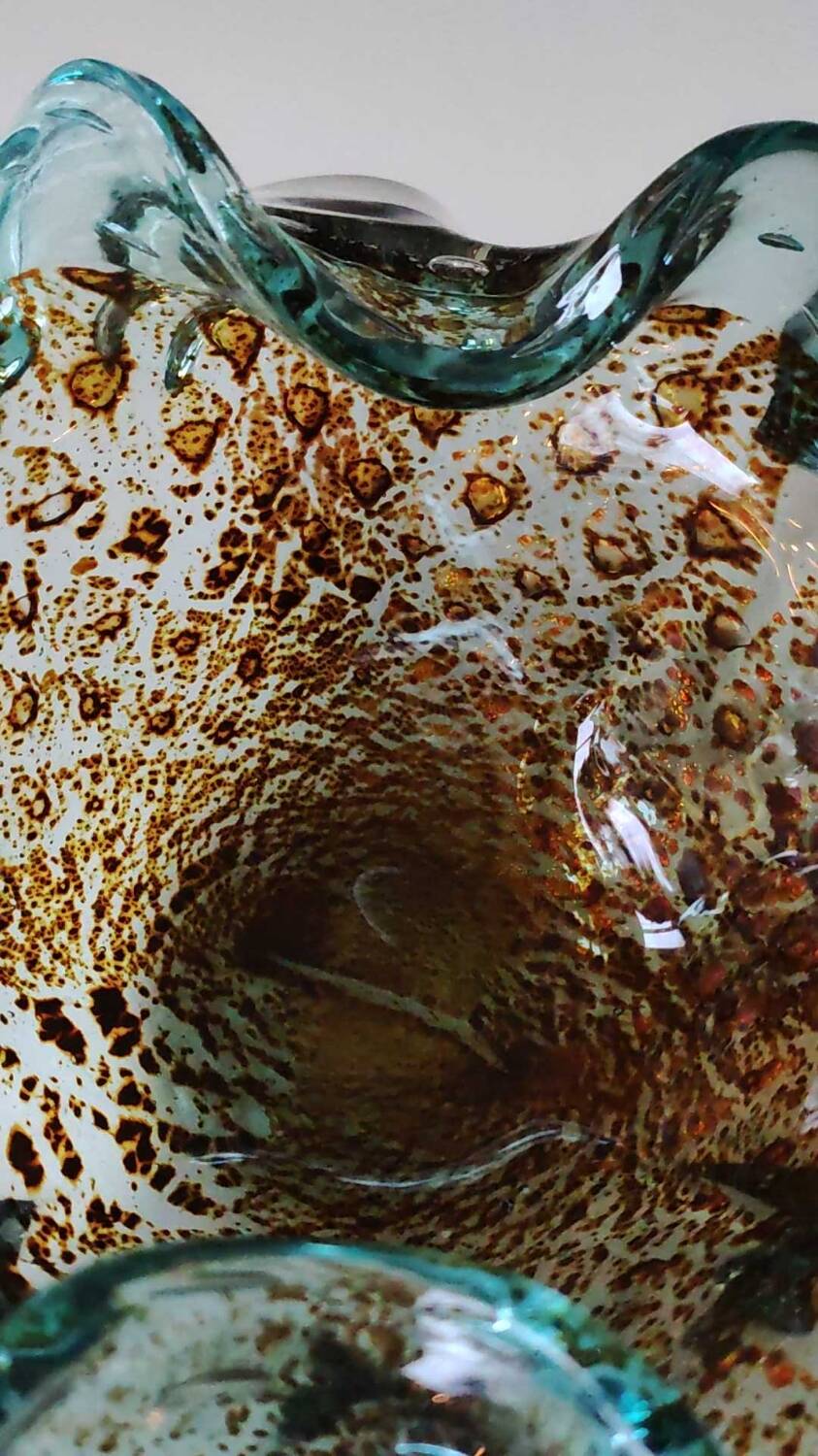 Corolla/floral pocket emptier. In Murano blown glass. Turquoise/Gold/silver inclusions