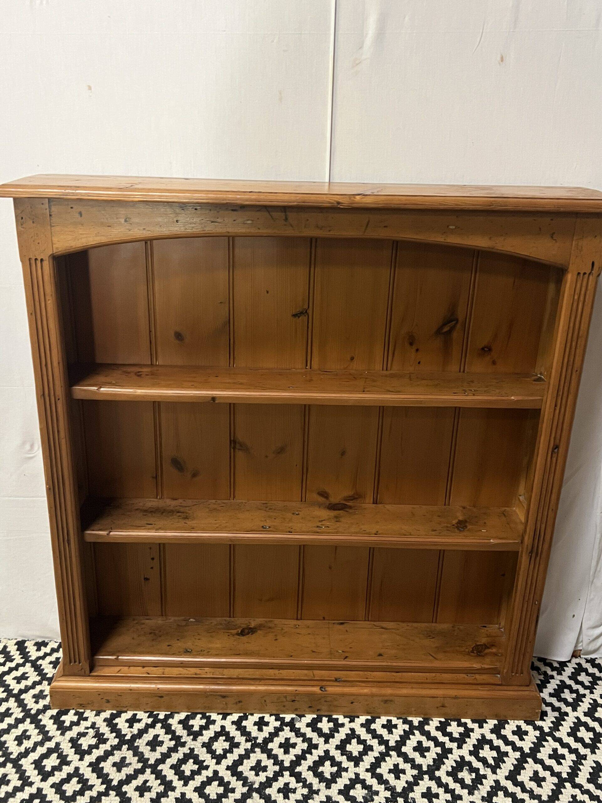 Bibus in solid pine, bookcase in pitch pine, 20th century manufacturing