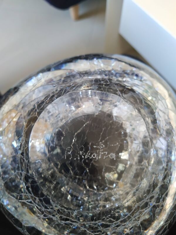 Mortier en verre craquelé