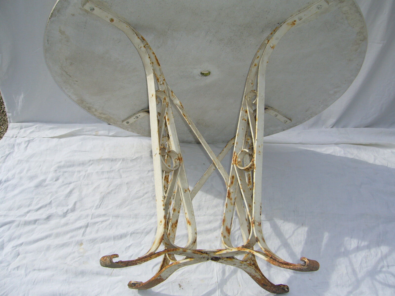 Old style garden table eiffel