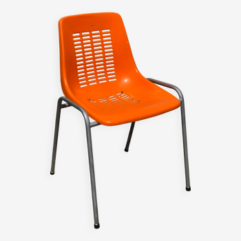 Chaise en plastique orange et métal chromé