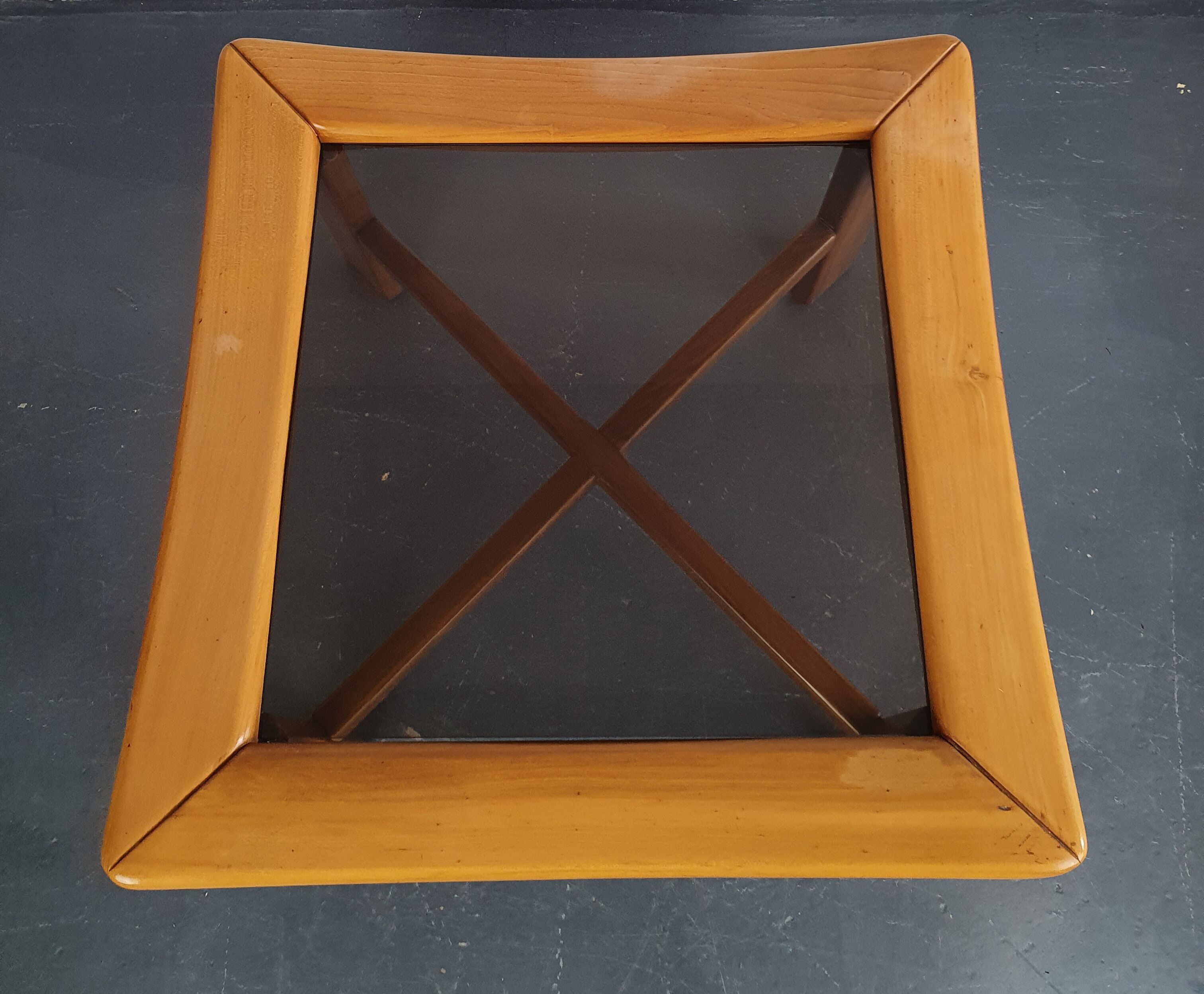 Square coffee table in wood and smoked glass