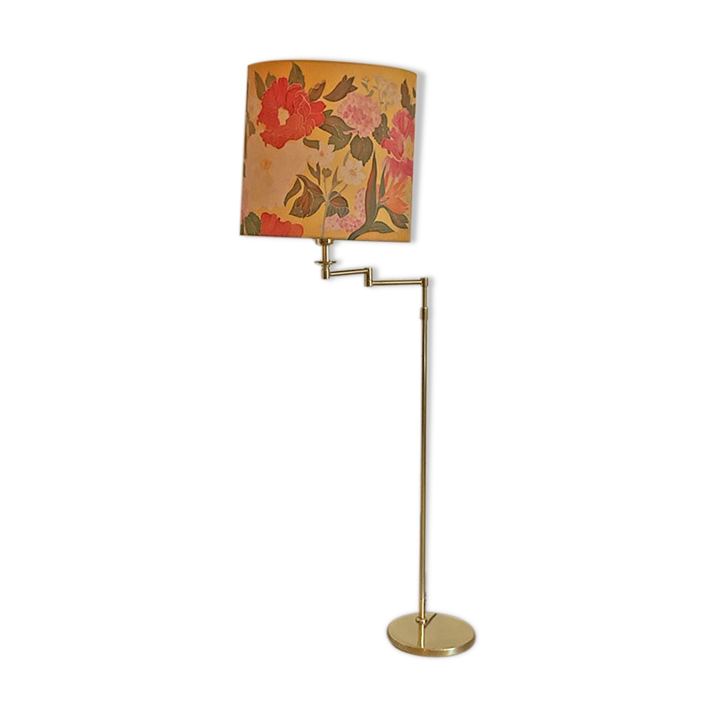 Brass e-reader floor lamp