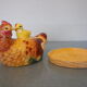 Empty pocket in the shape of a painted ceramic hen