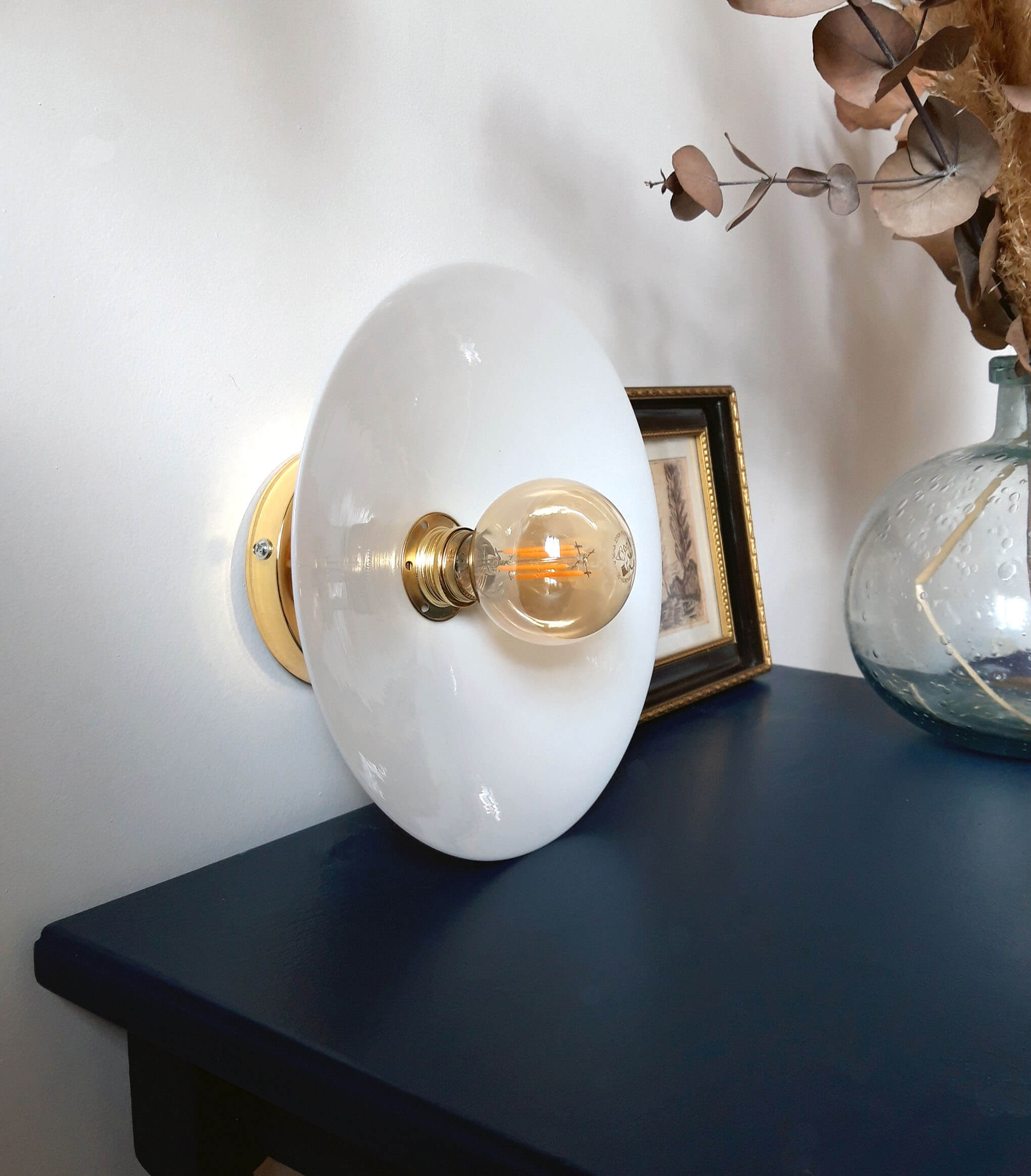 Opaline wall lamp