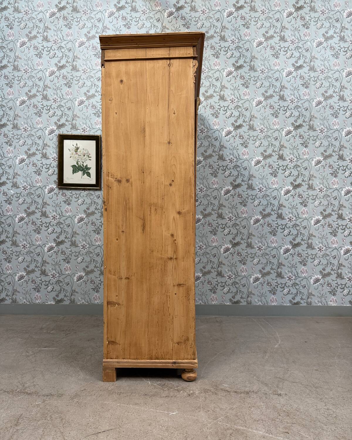 Large English wardrobe in solid pine (renovated)