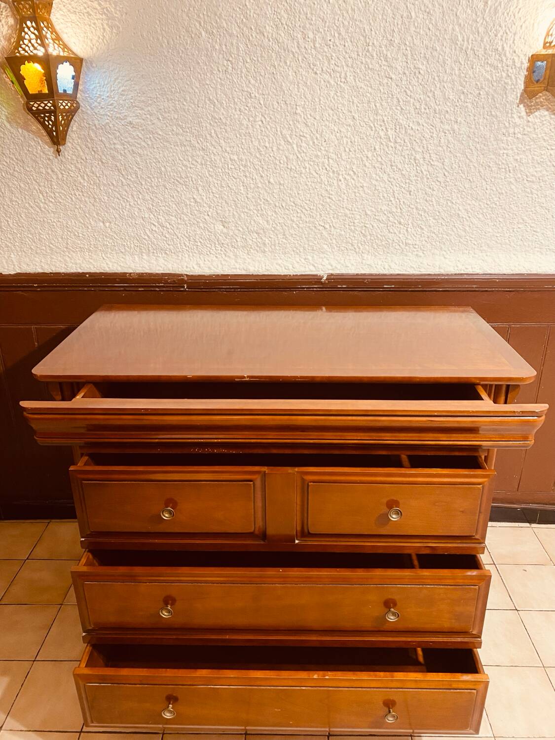 Solid wood chest of drawers – 4 drawers – Refined classic style