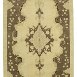 1950s hand-knotted contemporary turkish beige rug 155 cm x 235 cm