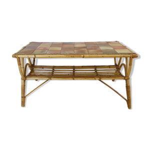 Table basse en rotin et carreaux