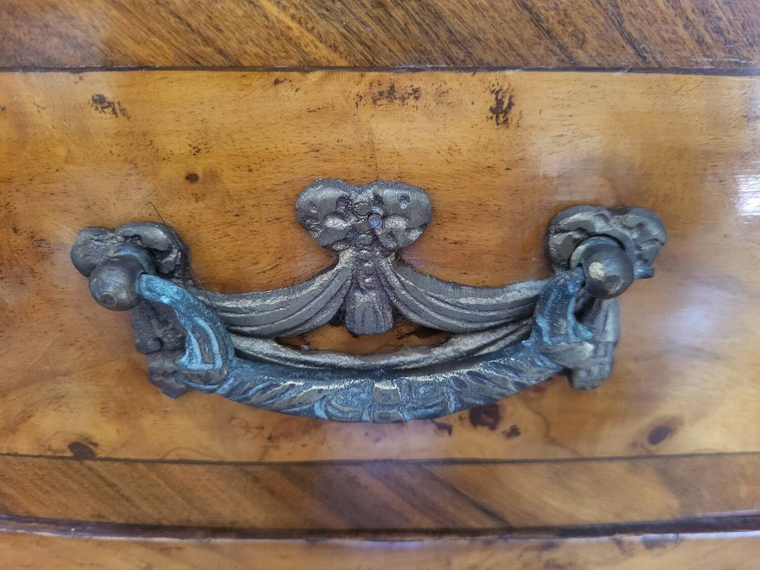 Chest of drawers with 4 drawers in Louis XV style