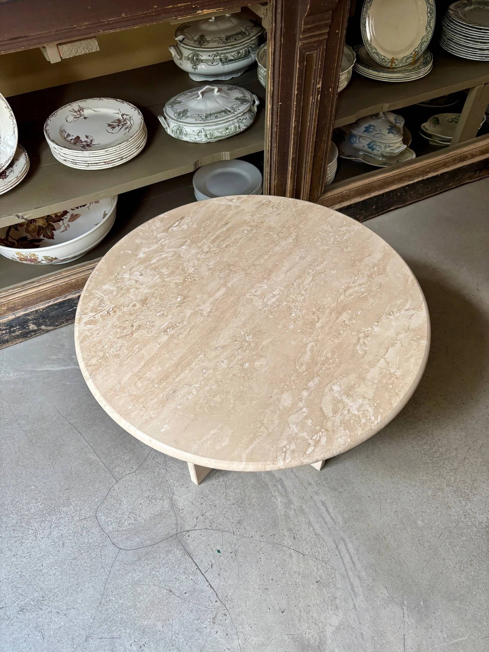Side table, round low in travertine ⌀ 61 cm