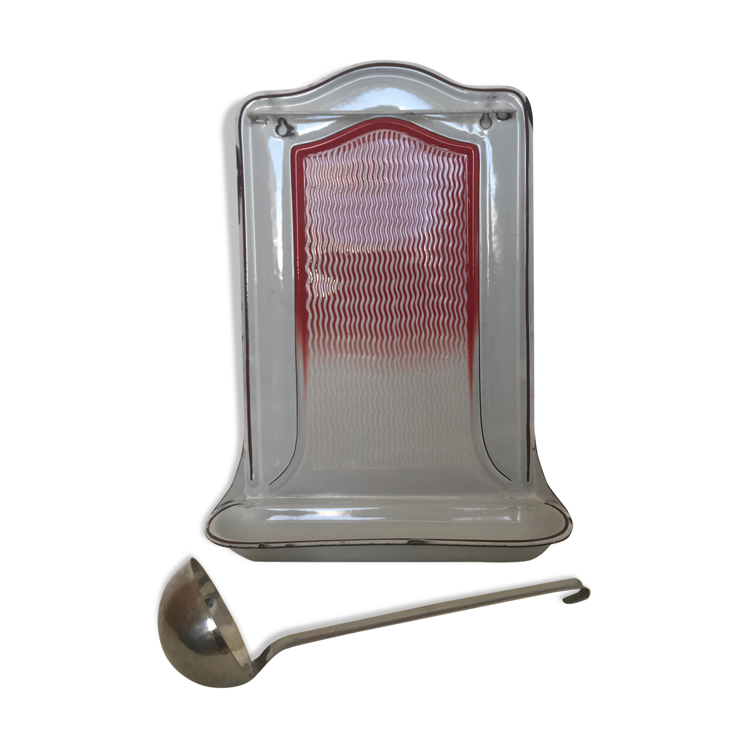 old white and red enamelled sheet egouttoir