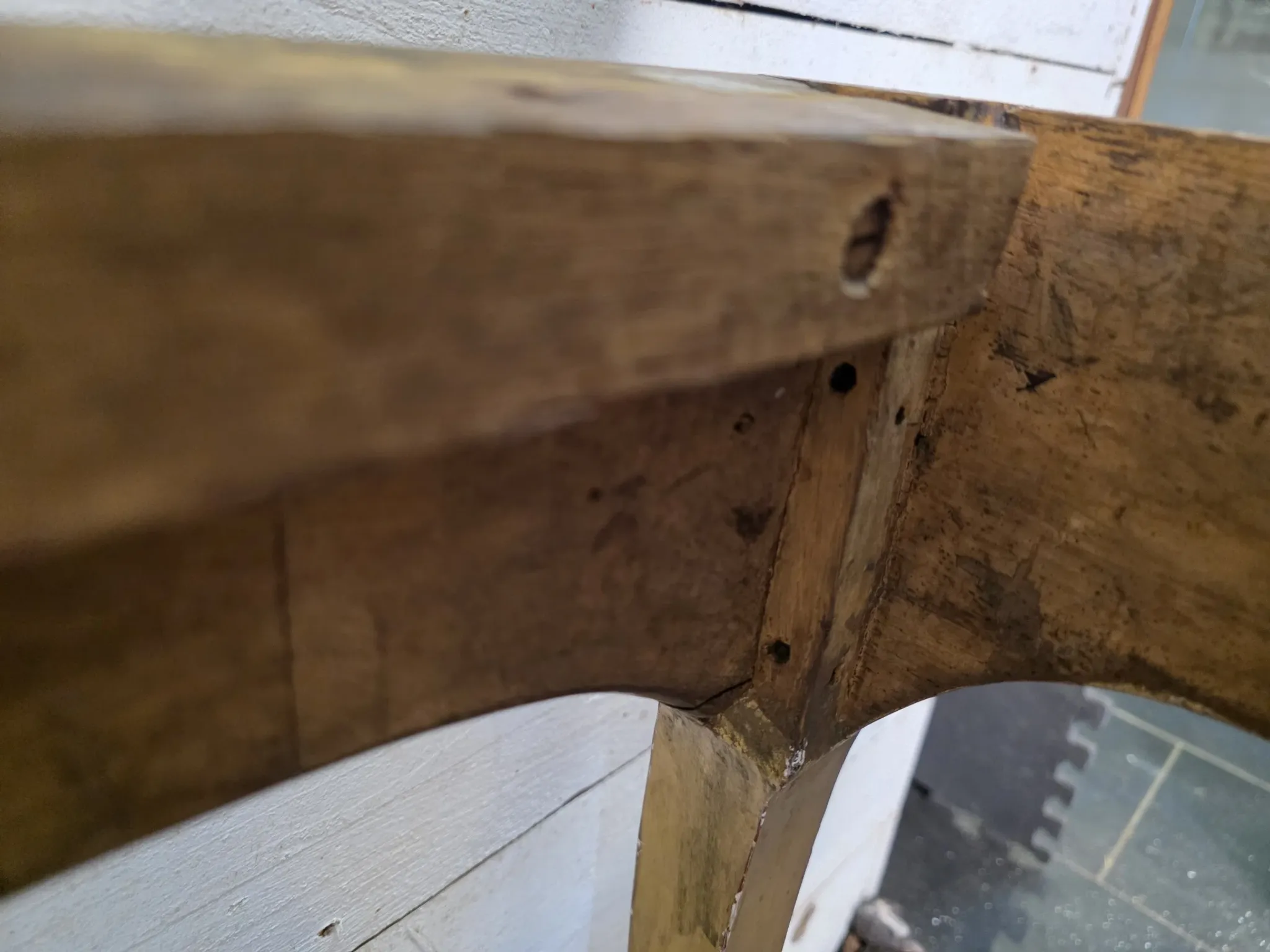 Table en bois doré style Louis XV du XIXe 