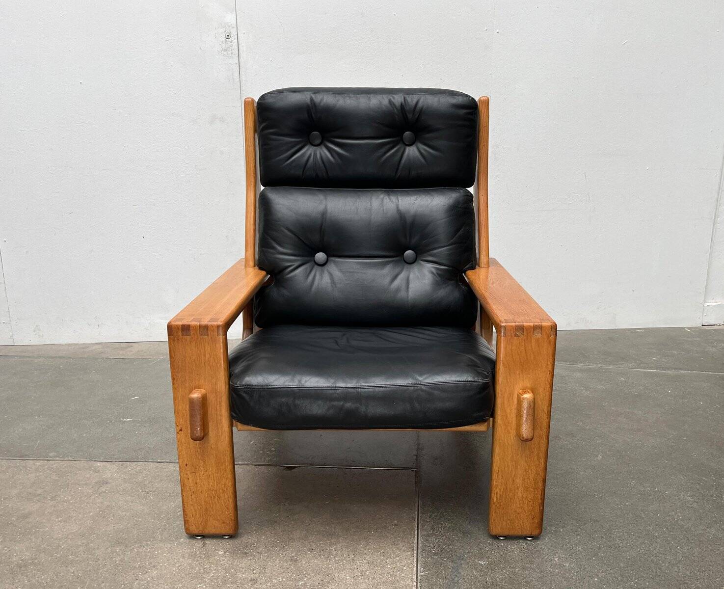 Mid-Century lounge chair model Bonanza with a high back in leather by Esko Pajamies for Asko, Finland, 1960s.