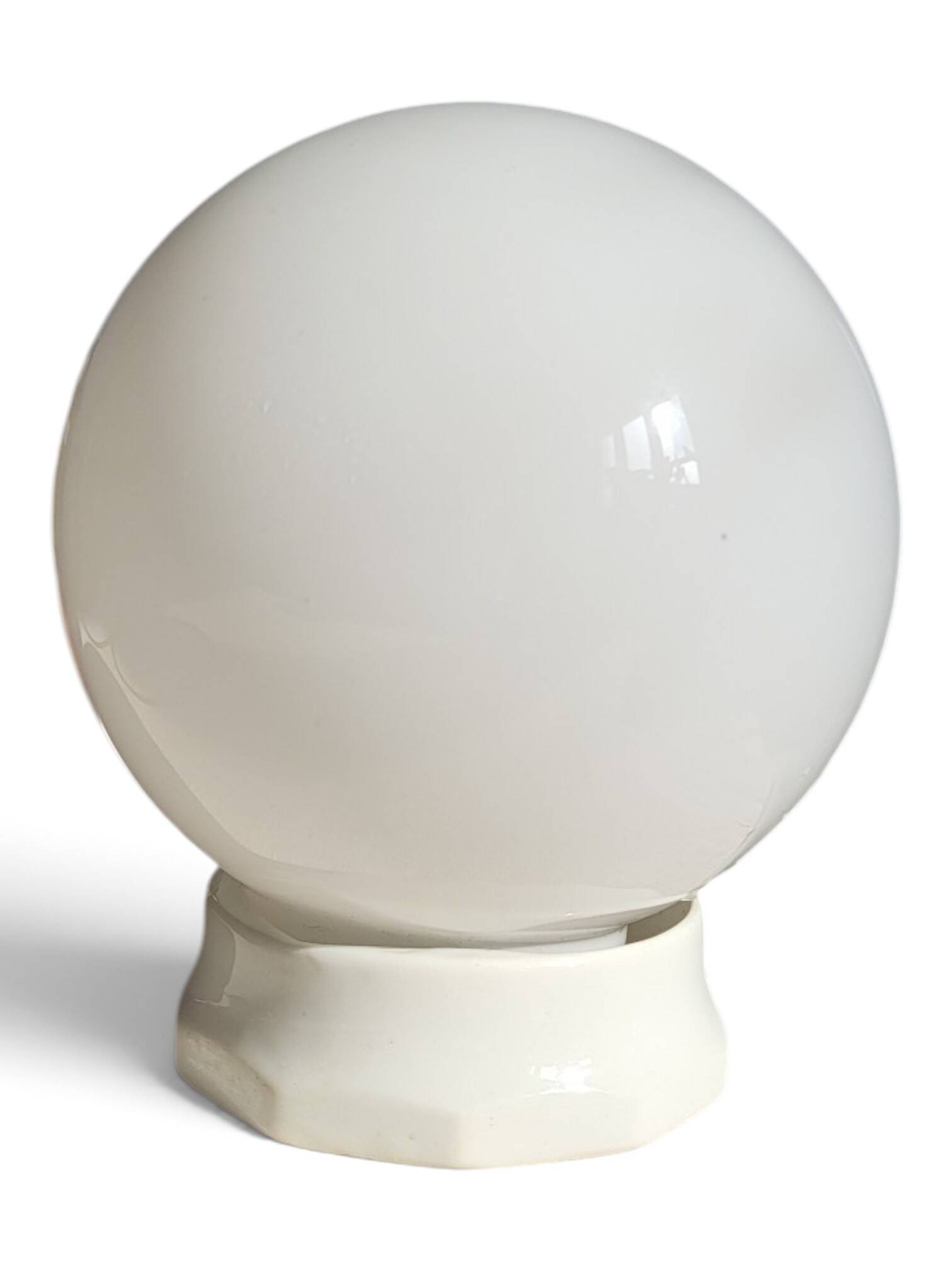 Plafonnier boule en opaline, Art Déco/industriel — années 1930-1950