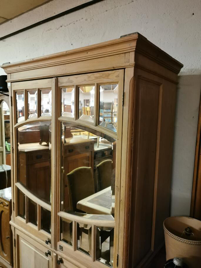 Cabinet with beveled mirrors and aero gummed