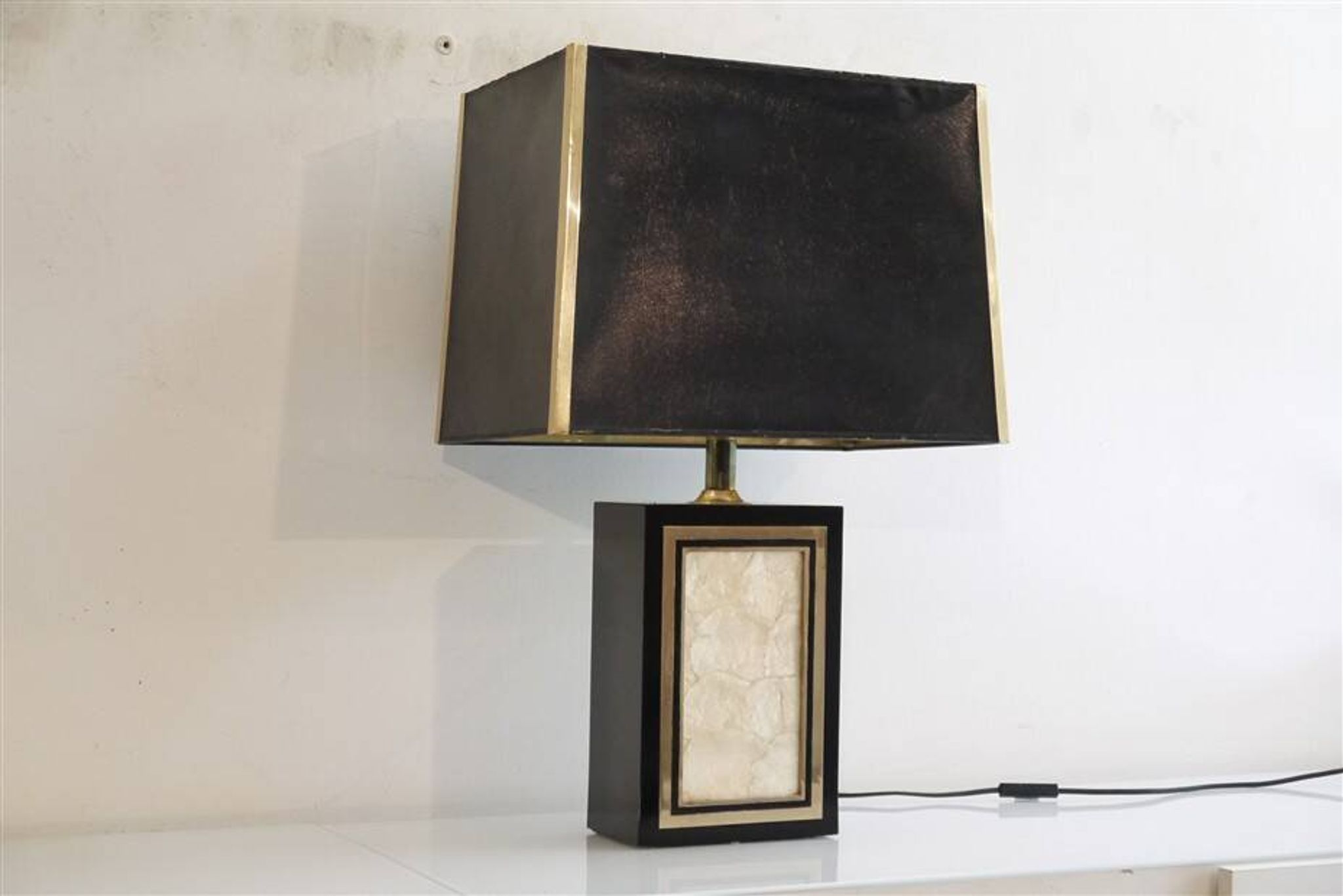 Lampe en laque et nacre 1970