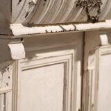 Old cream-white chest of drawers (circa 1920)