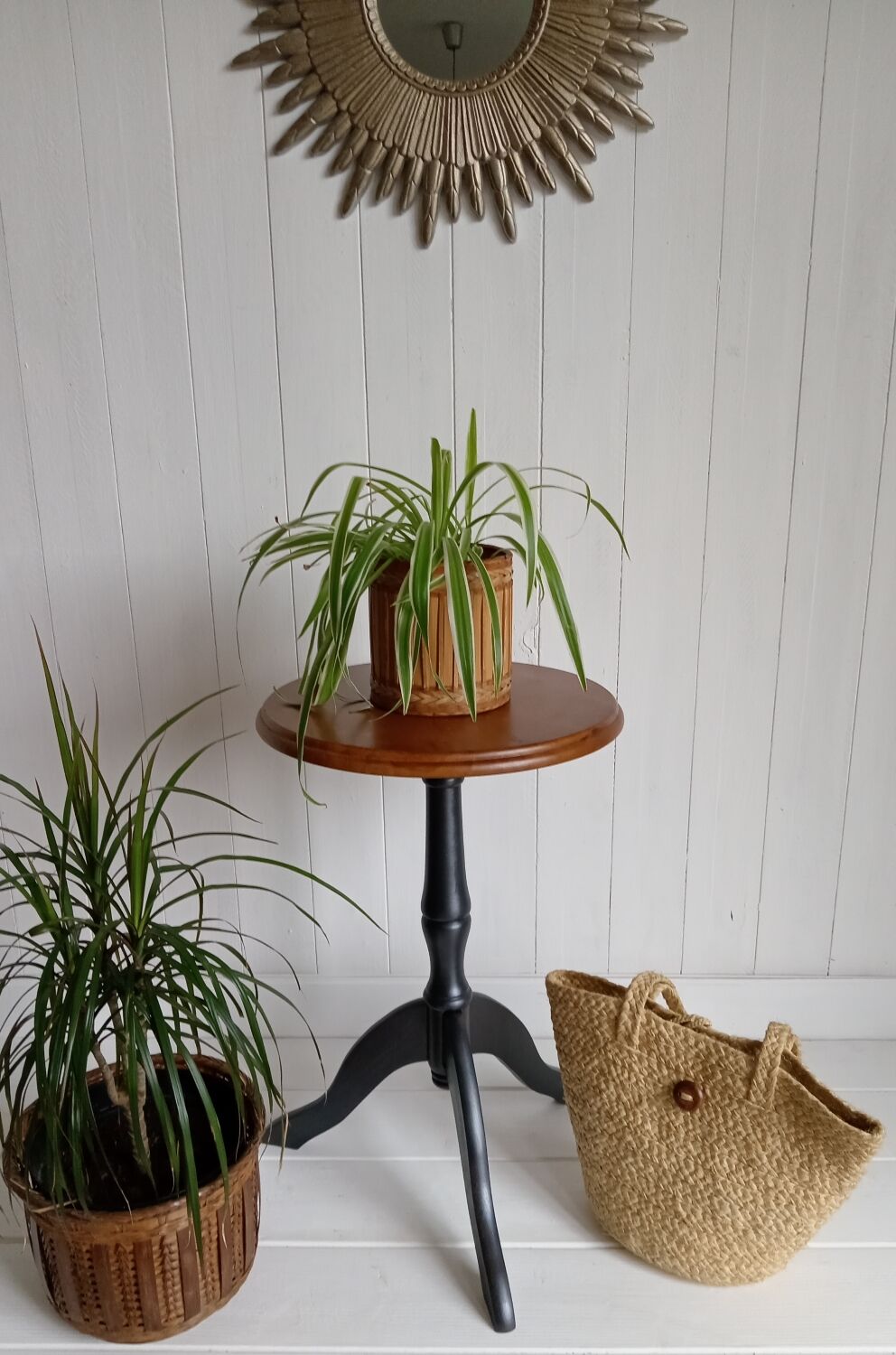 Pedestal table/plant holder