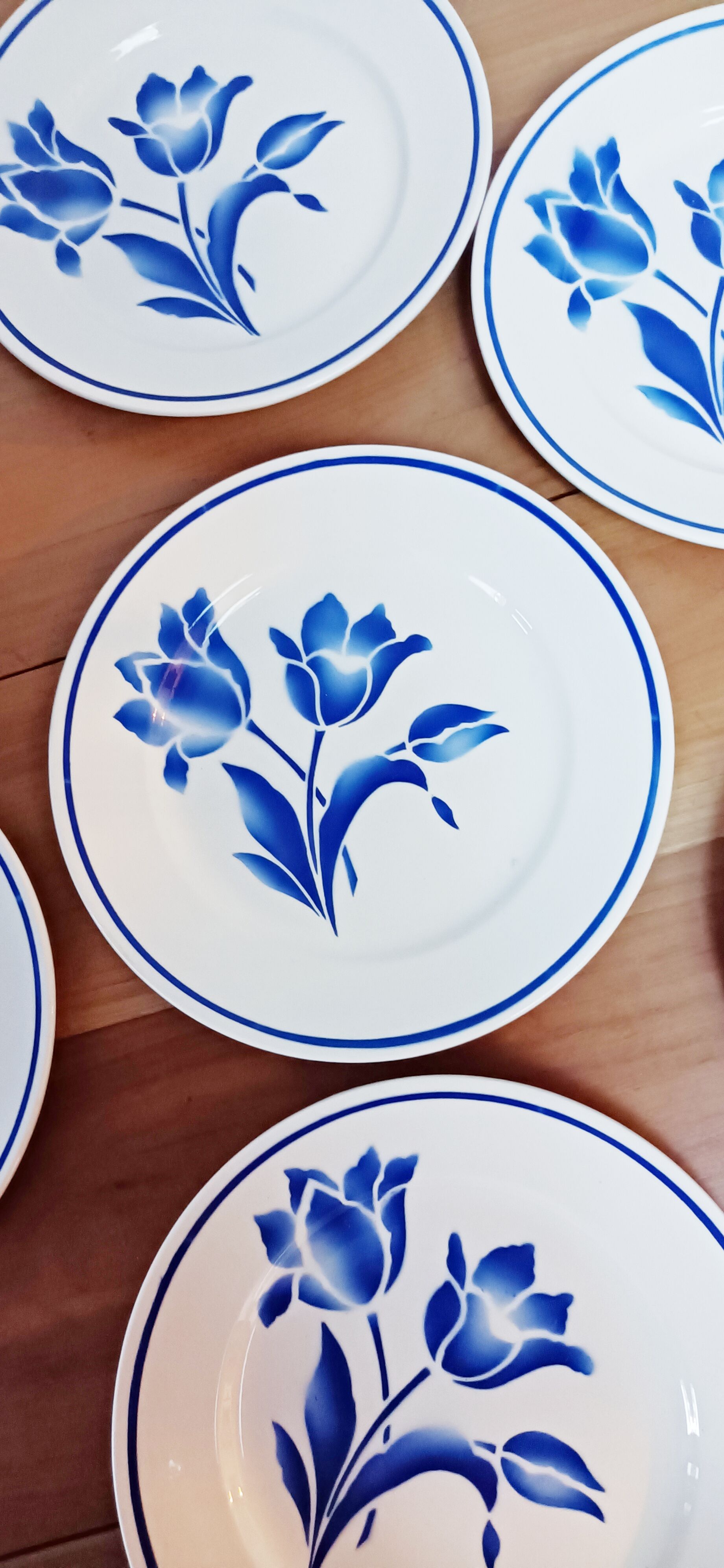 Lot de 8 assiettes plates Badonviller, Brétigny, fleurs bleues