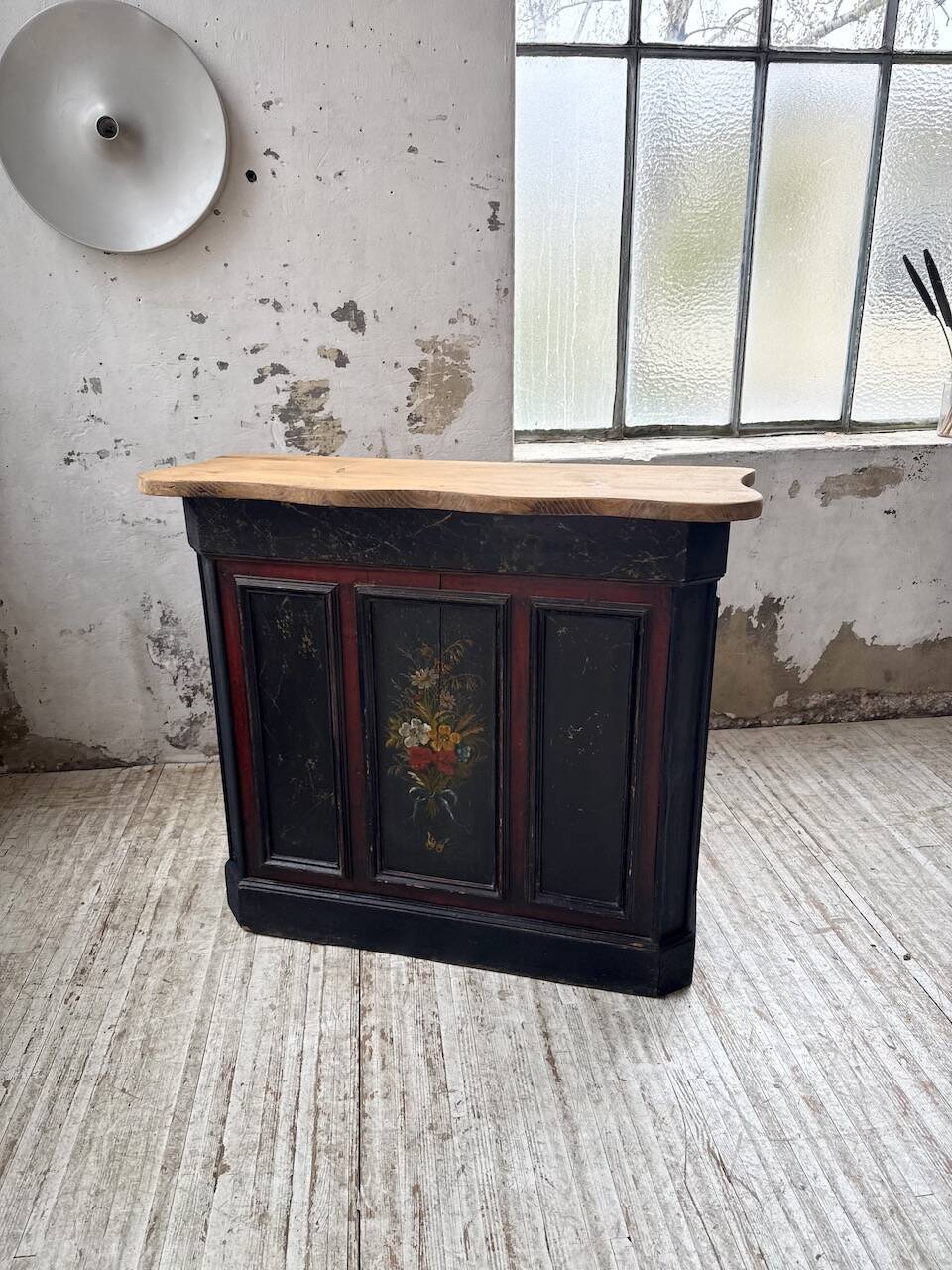 Floral 1920s trading counter
