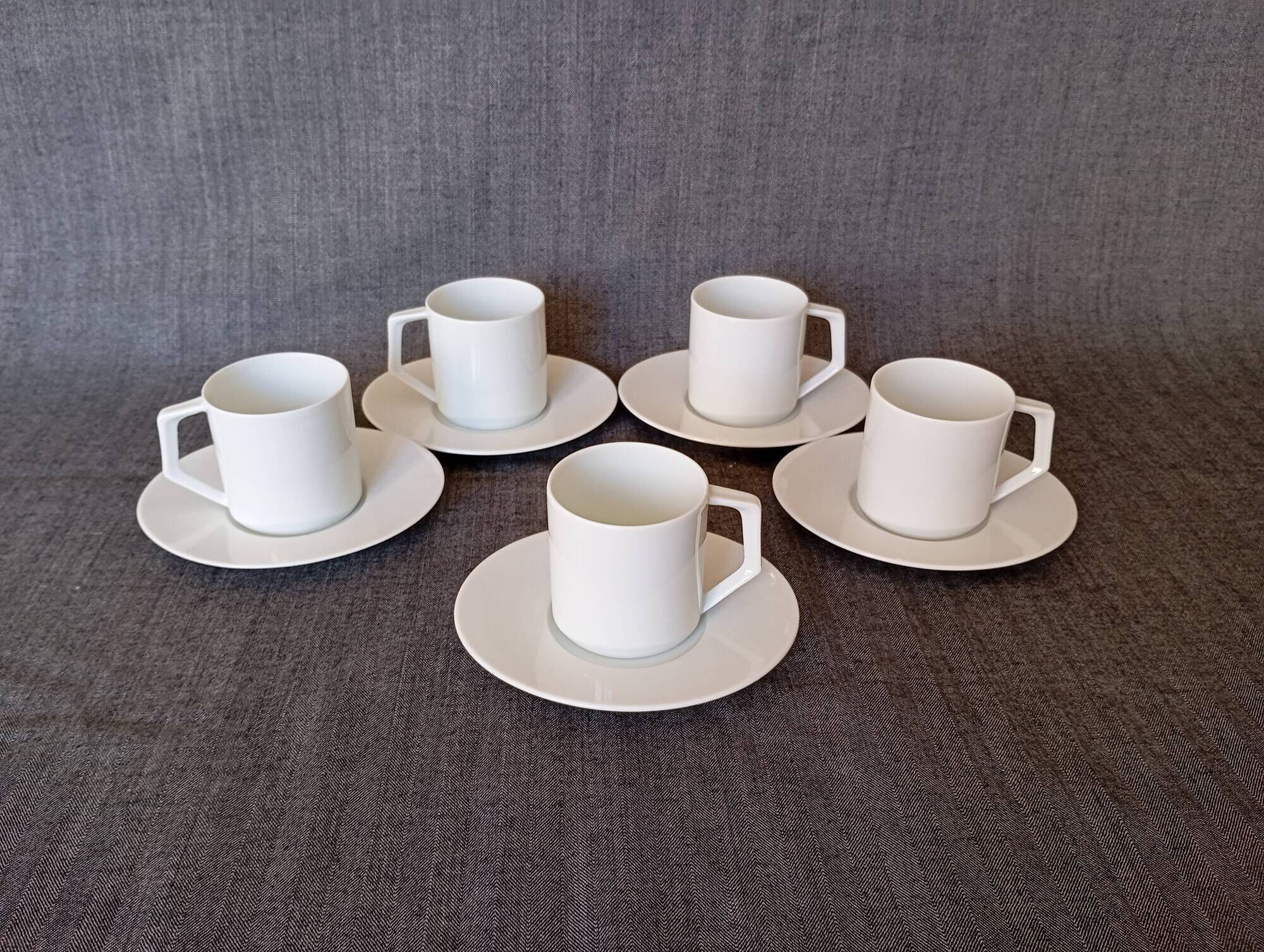 Moka cups in porcelain from Manufacture Royale (Limoges)